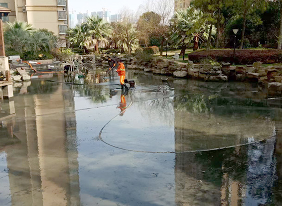 突泉景观池淤泥清理